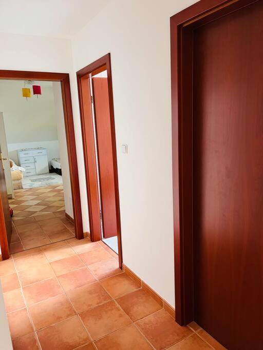 Apartman Se Zahradou 20 Minut Do Centra Prahy Ořech 외부 사진